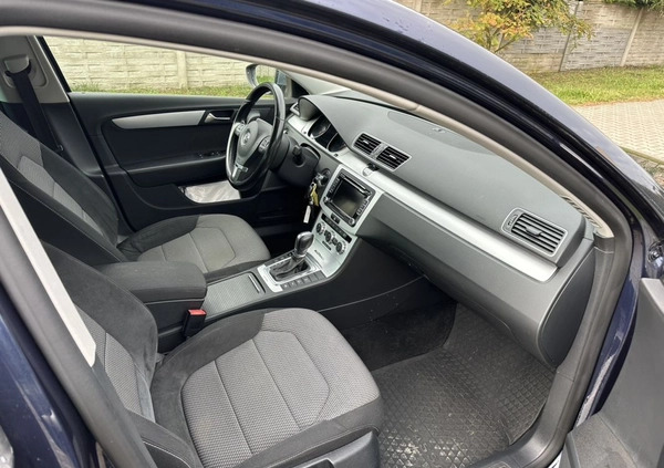 Volkswagen Passat cena 35500 przebieg: 253000, rok produkcji 2012 z Dębno małe 137